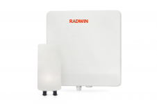 RADWIN 2000 E : 2,5Gbps à 160MHz, 1,2Gbps à 80MHz avec antenne intégrée 23 dBi 
